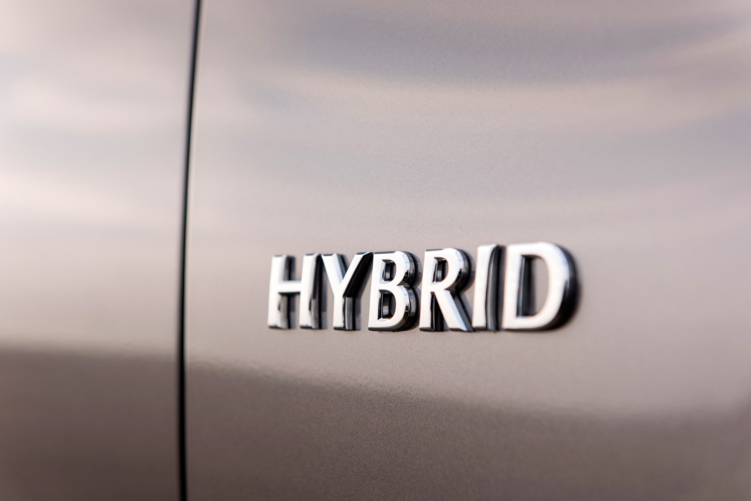 Infiniti Q70 hybrid badge