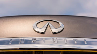 Infiniti Q70 hybrid logo