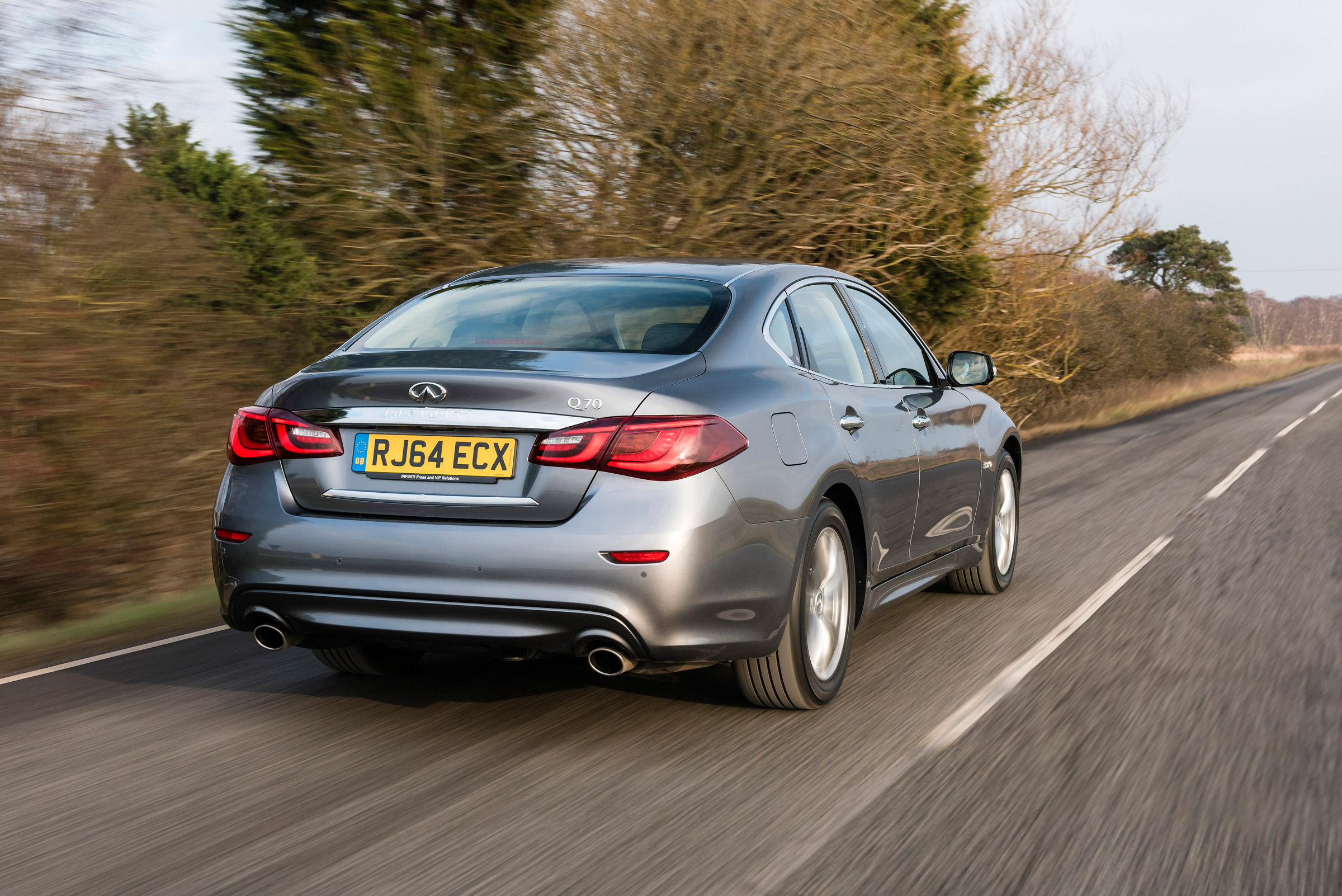 Infiniti Q70 hybrid rear