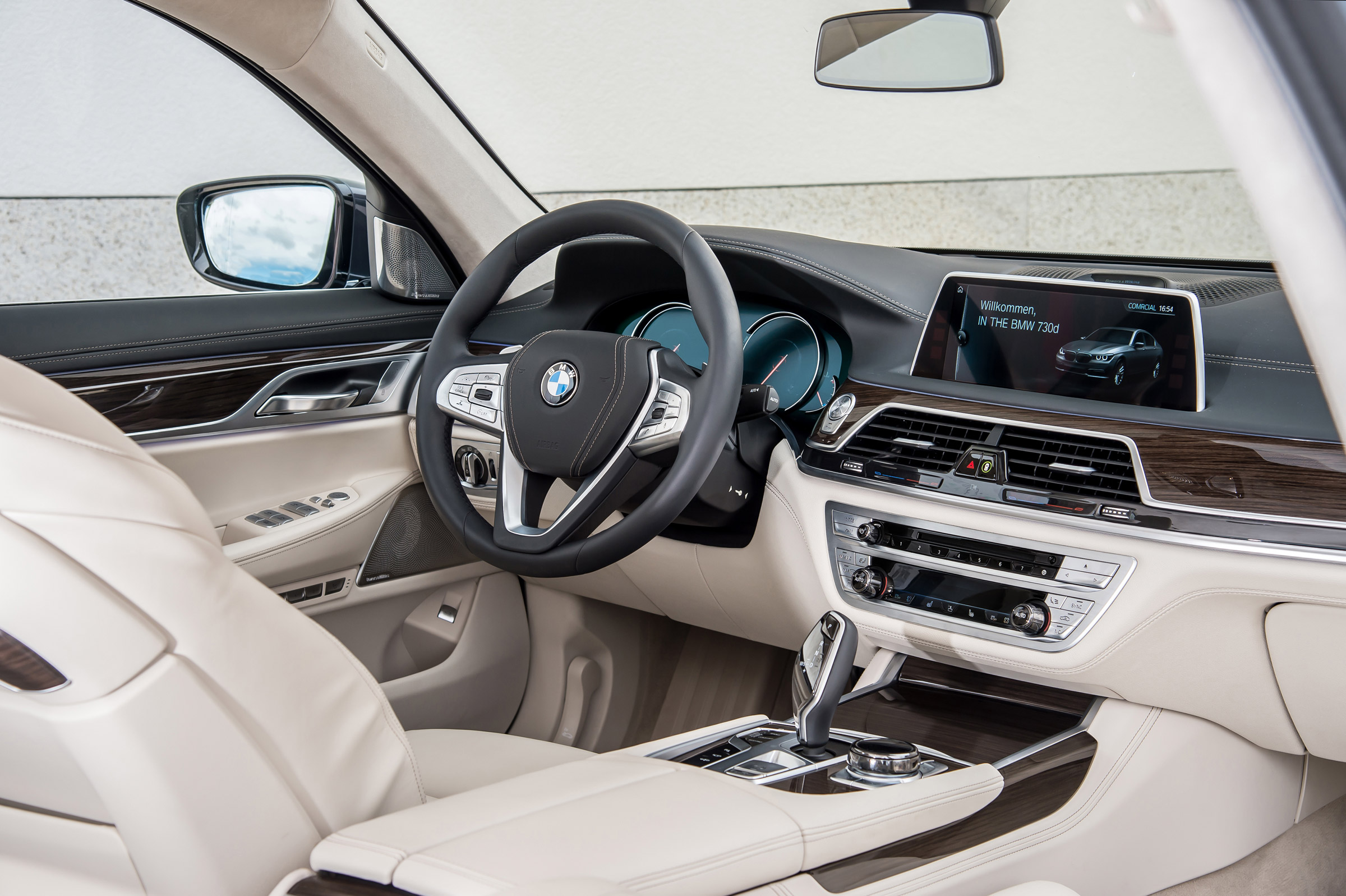 New BMW 7 Series 2015 front seats