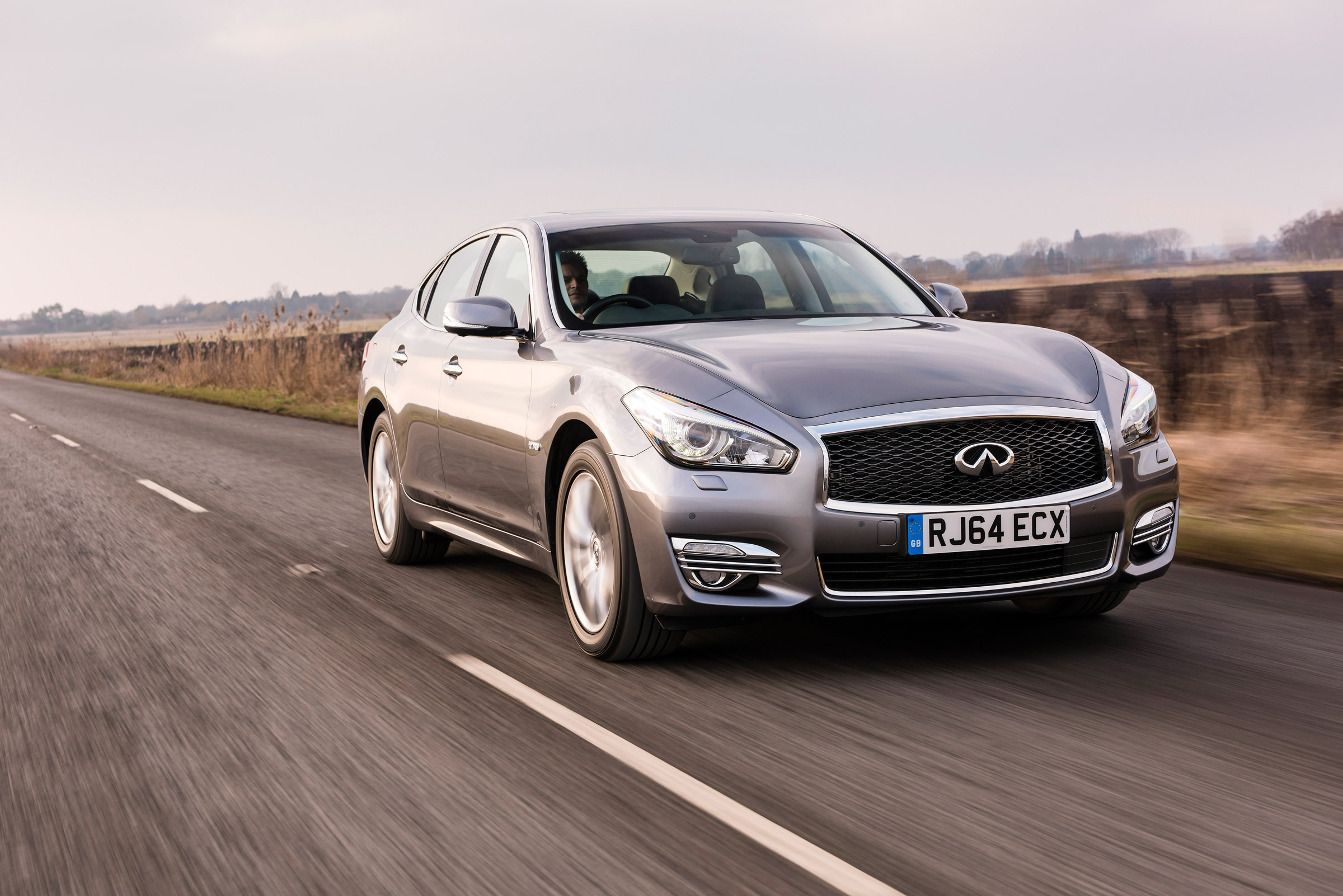 Infiniti Q70 hybrid front