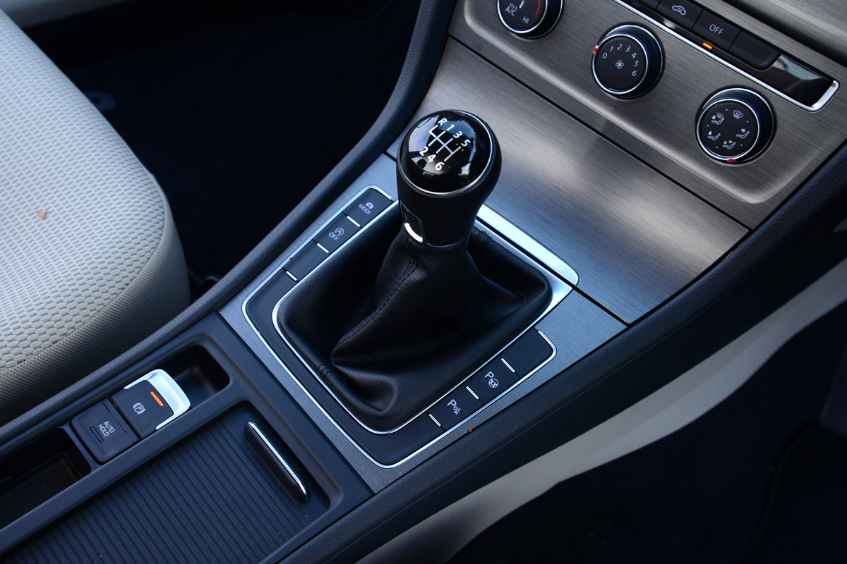 Volkswagen Golf hatchback 2013 gearstick