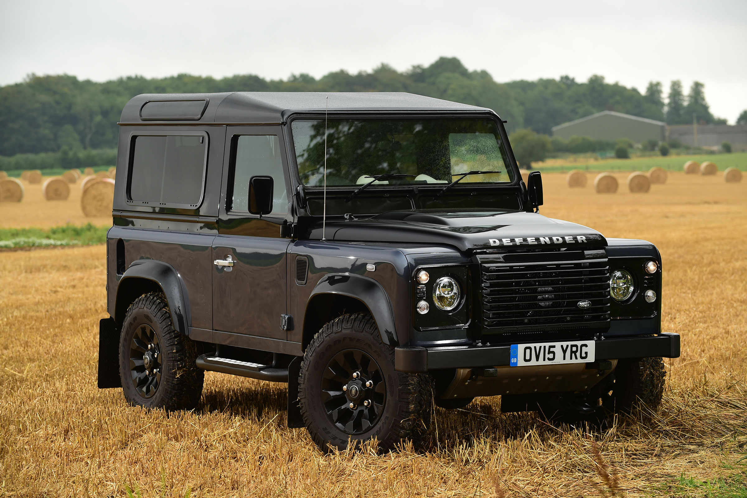 Land Rover Defender Autobiography - front static