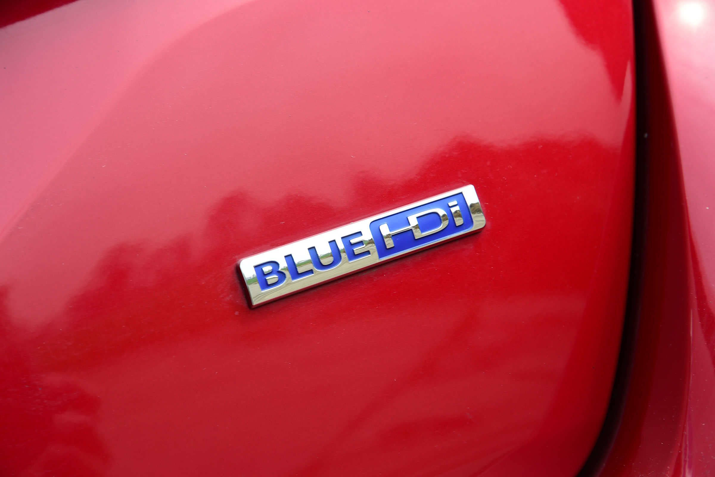 Peugeot 308 SW - BlueHDi badge
