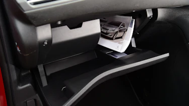 Peugeot 308 SW - glovebox