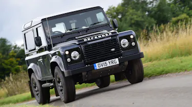 Land Rover Defender Autobiography - front action