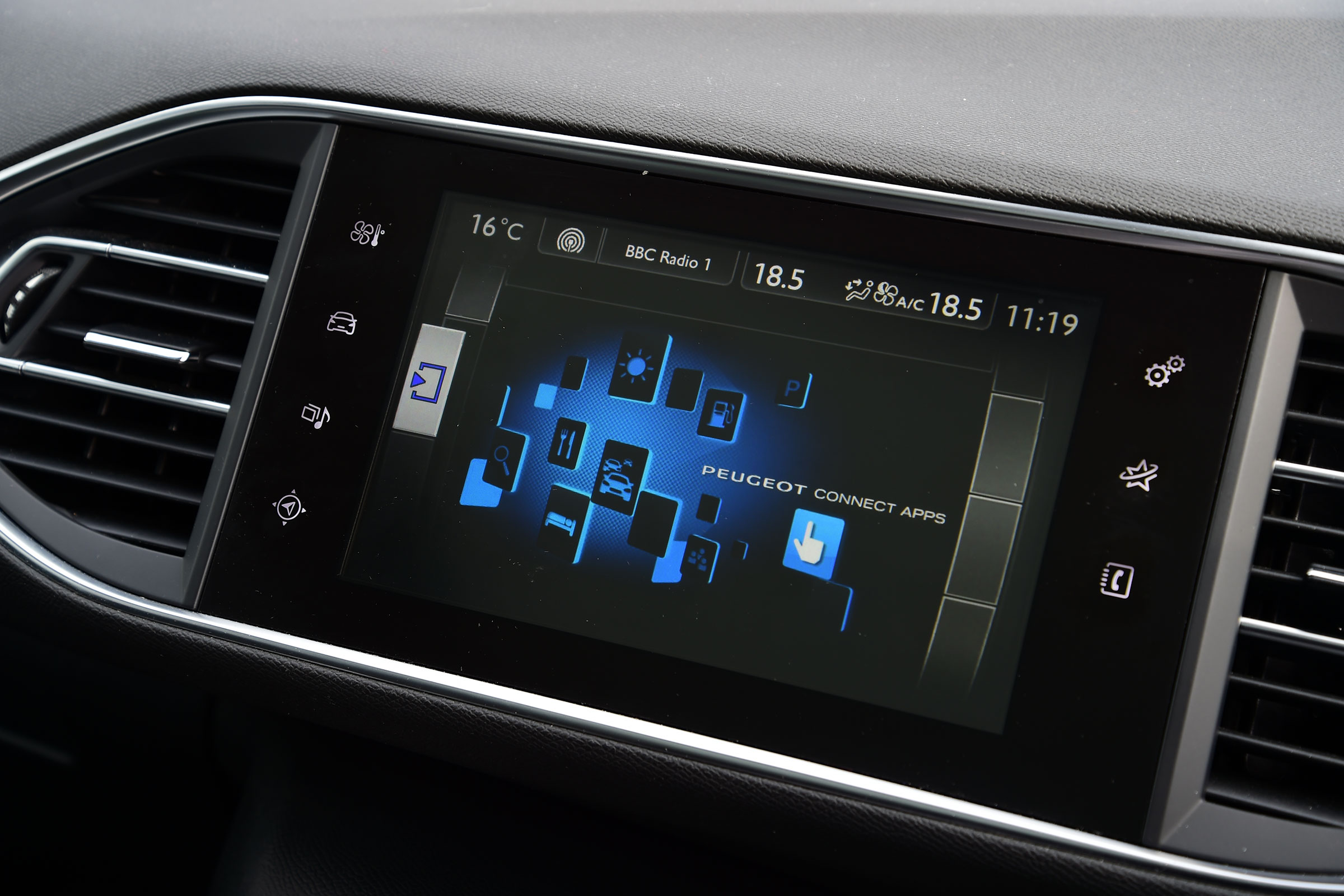 Peugeot 308 SW - touchscreen
