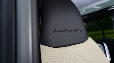Land Rover Defender Autobiography - seat
