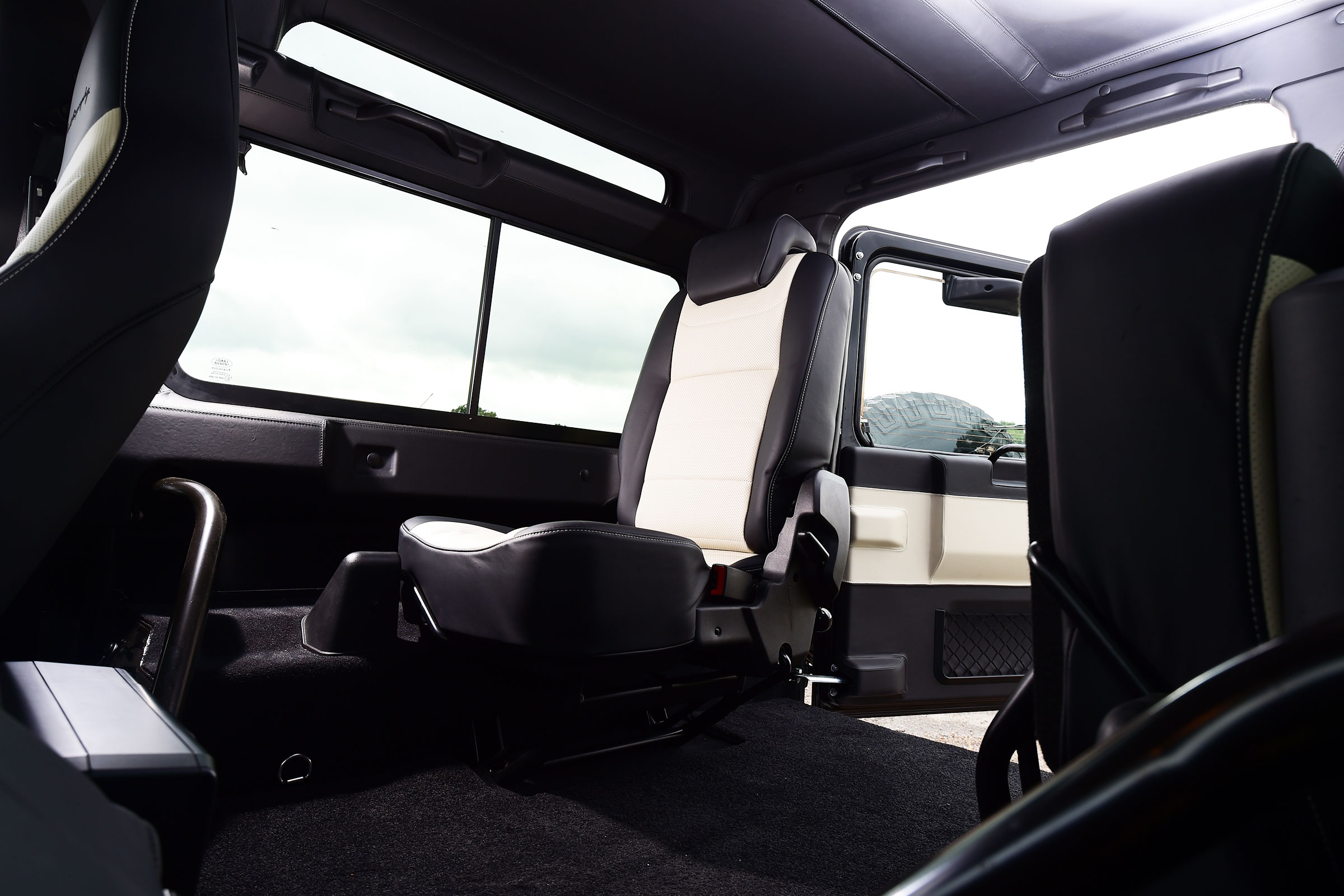 Land Rover Defender Autobiography - rear seats