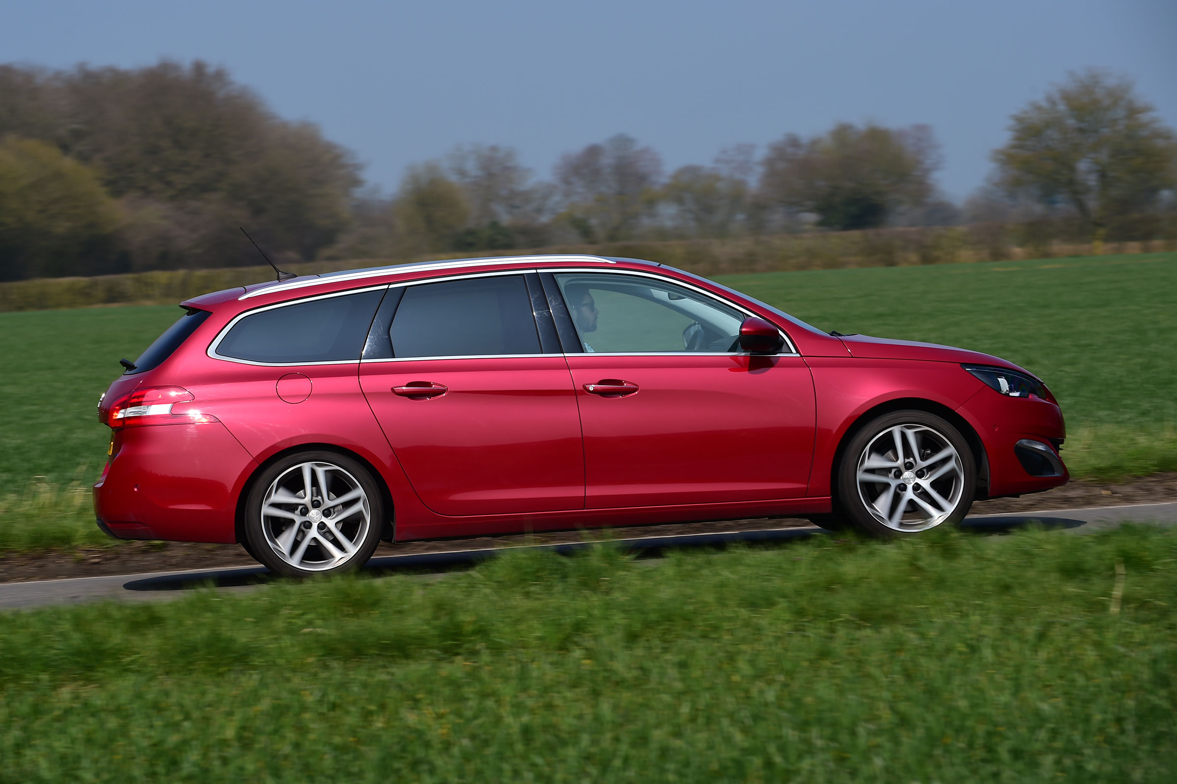 Peugeot 308 SW - side