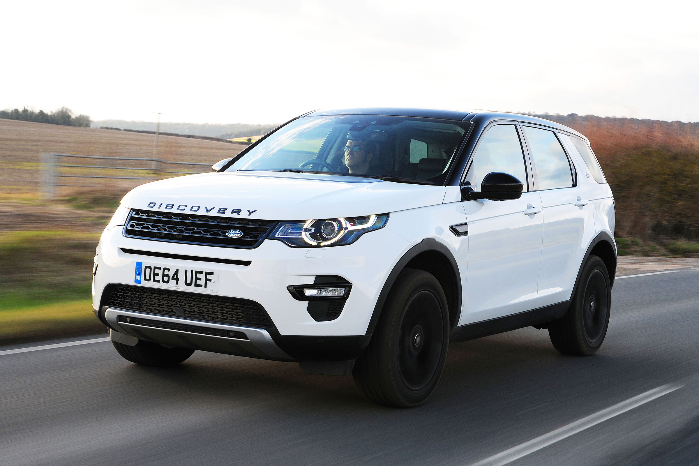 Land Rover Discovery Sport - front tracking
