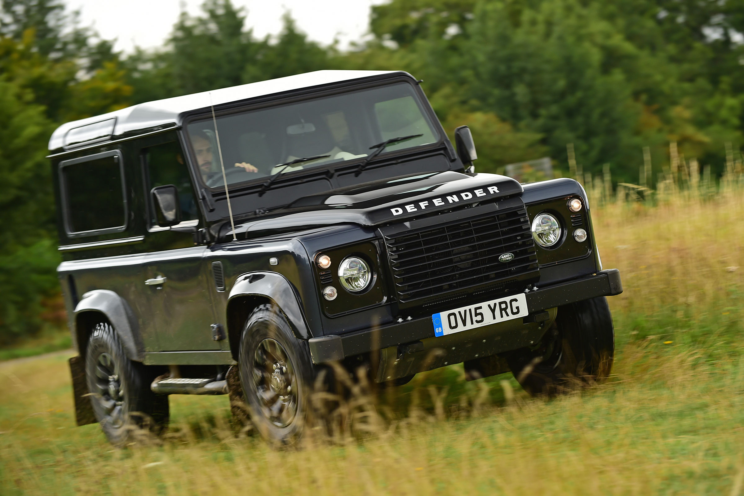Land Rover Defender Autobiography - front action