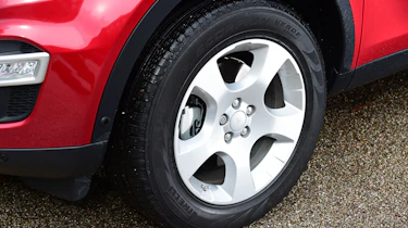 Land Rover Discovery Sport - wheel
