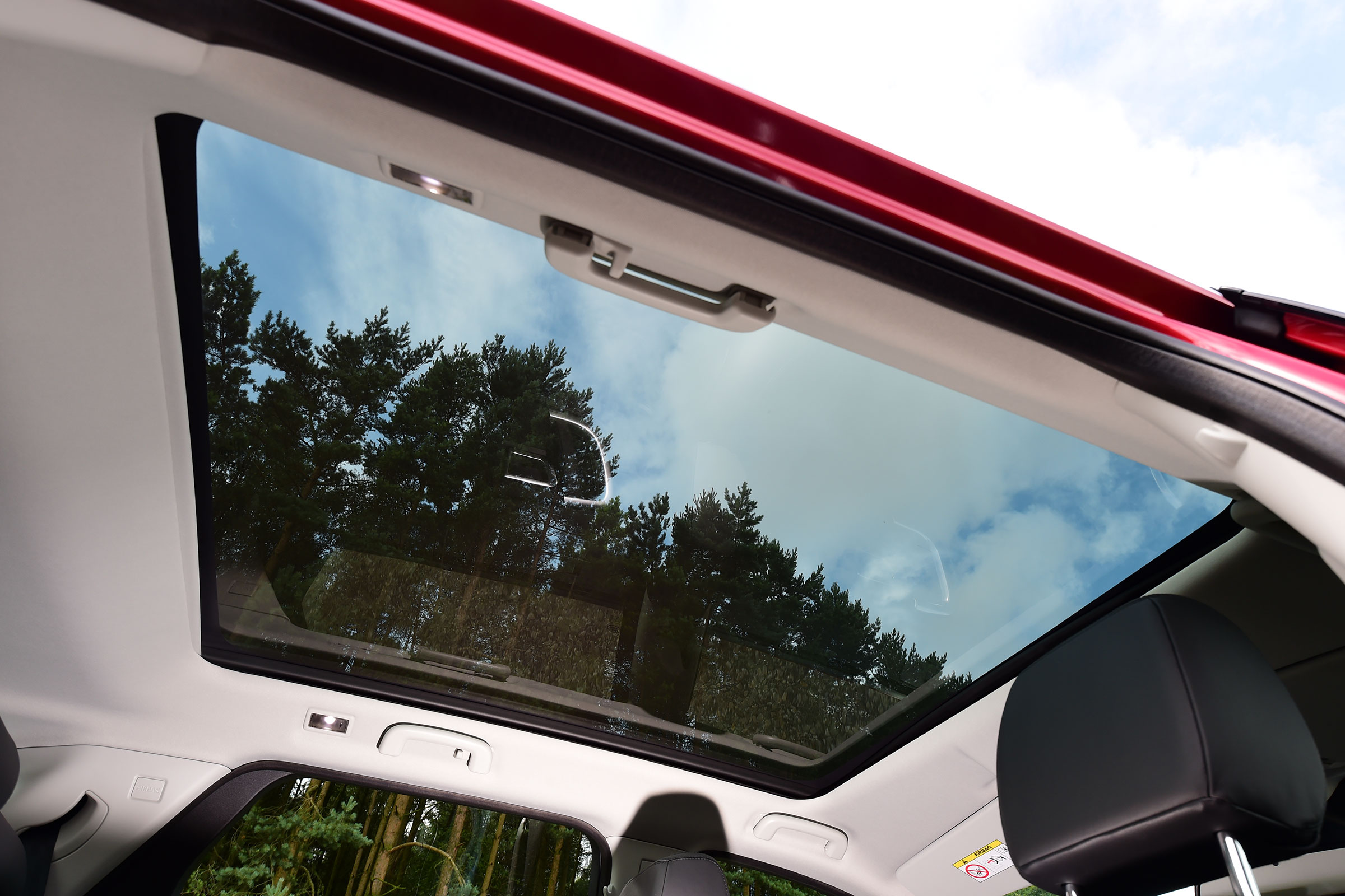 Land Rover Discovery Sport - panoramic sunroof