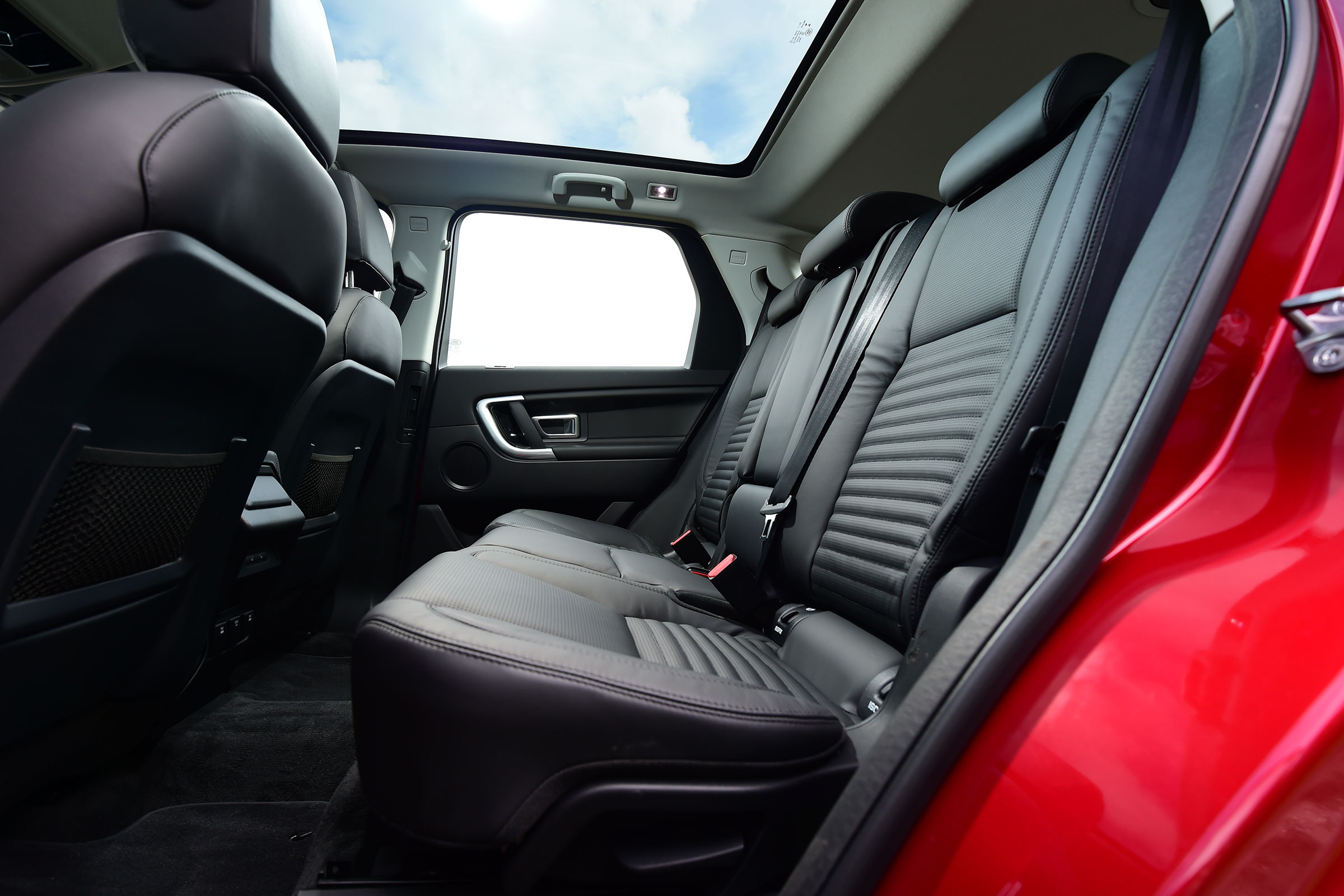 Land Rover Discovery Sport - rear seats