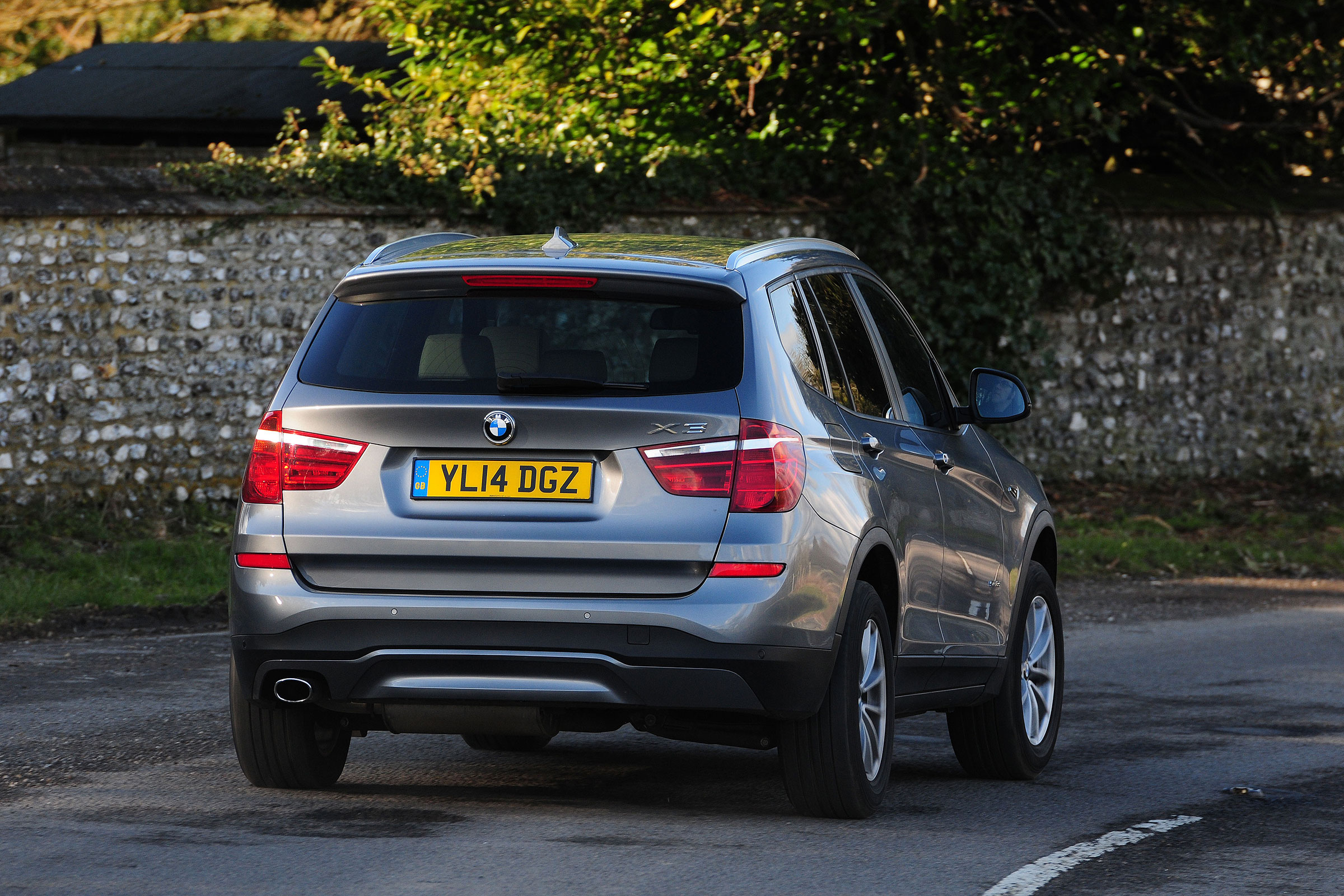 BMW X3 - rear cornering