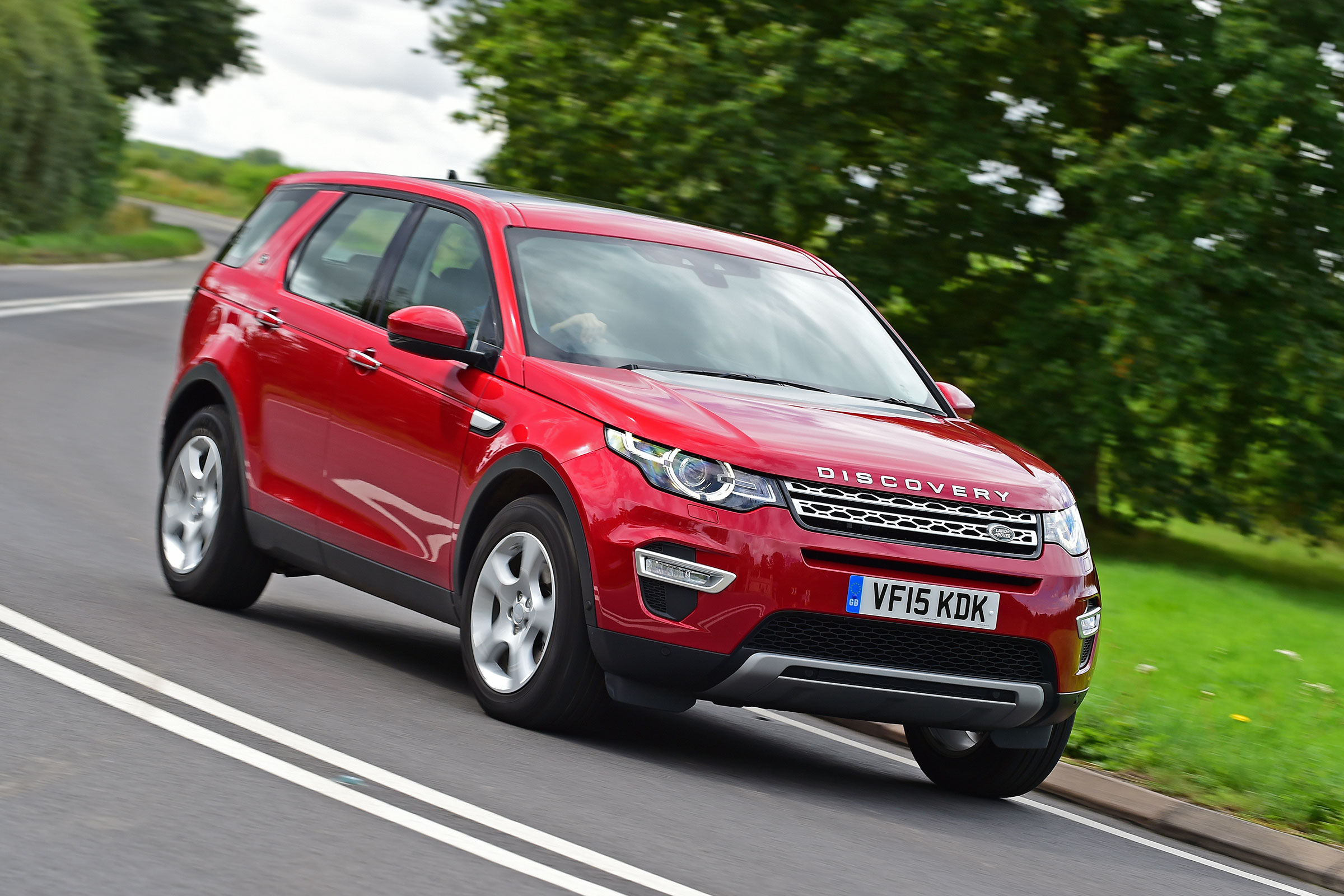 Land Rover Discovery Sport - front cornering