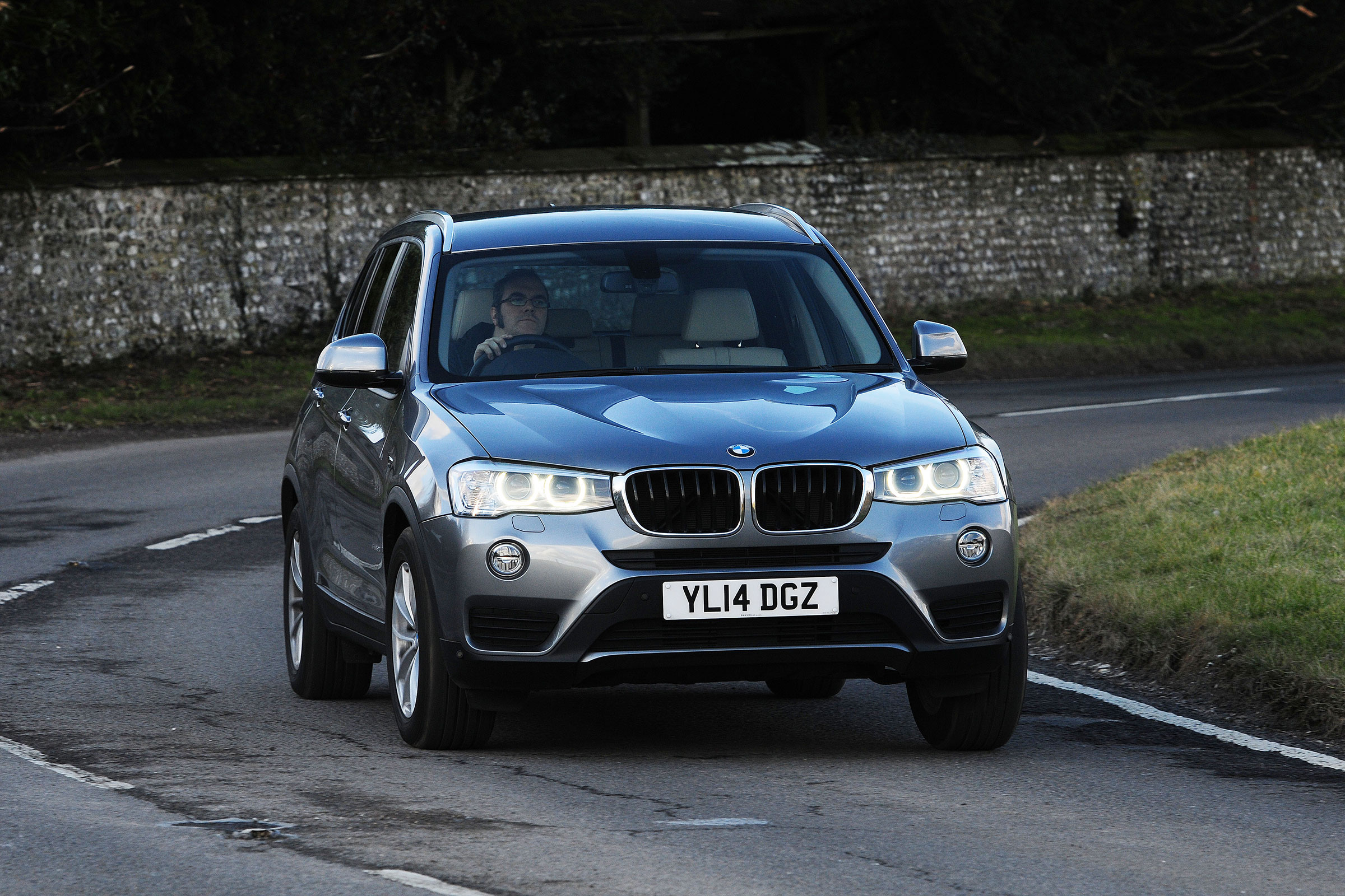 BMW X3 - rear cornering