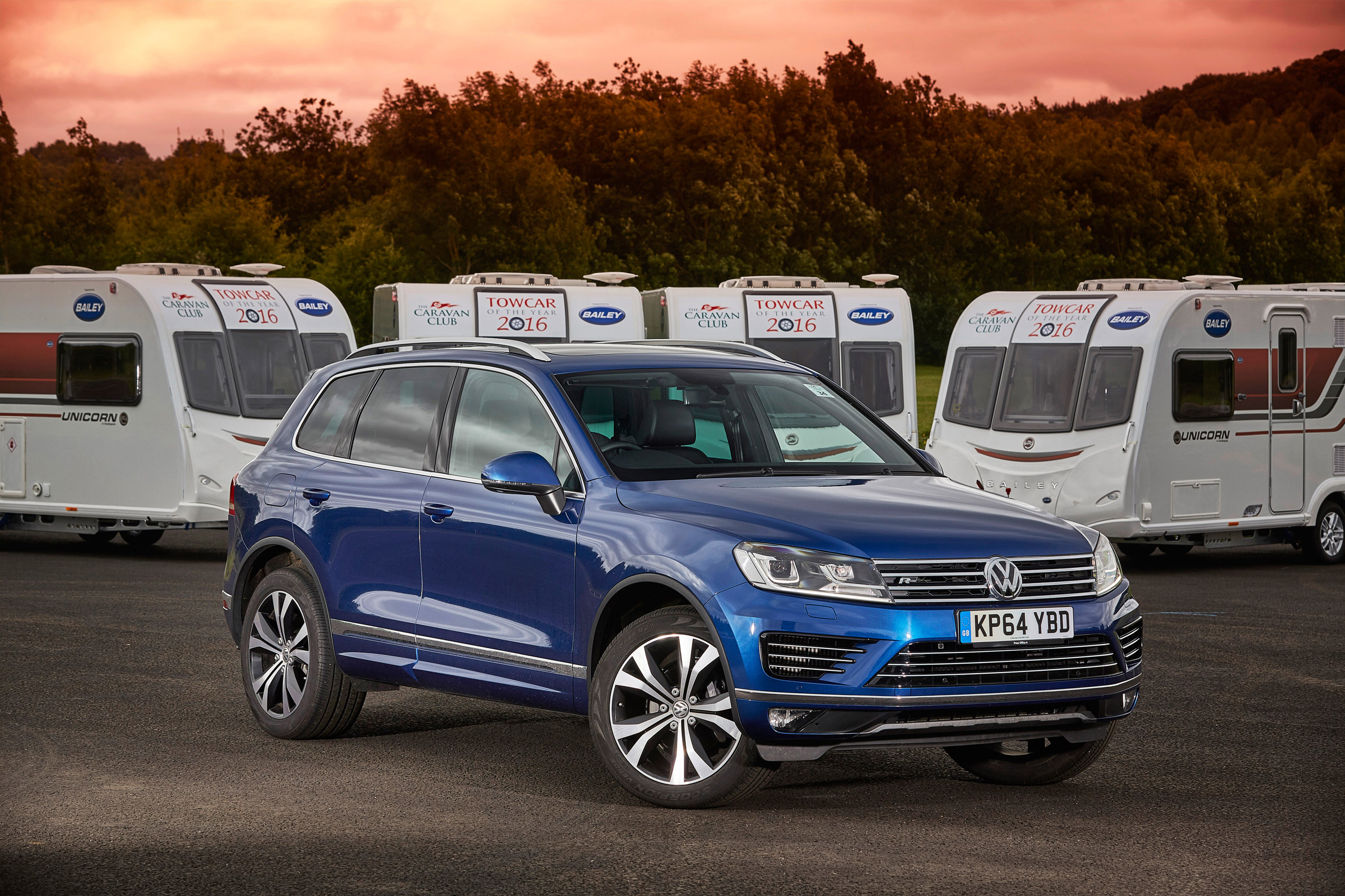 VW Toareg tow car