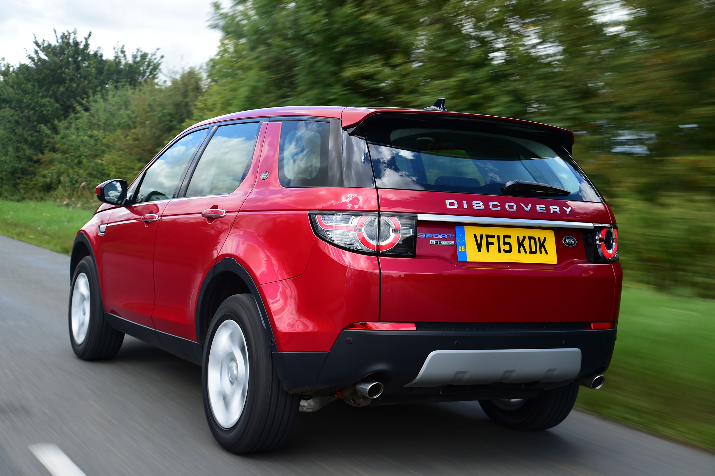 Land Rover Discovery Sport - rear tracking