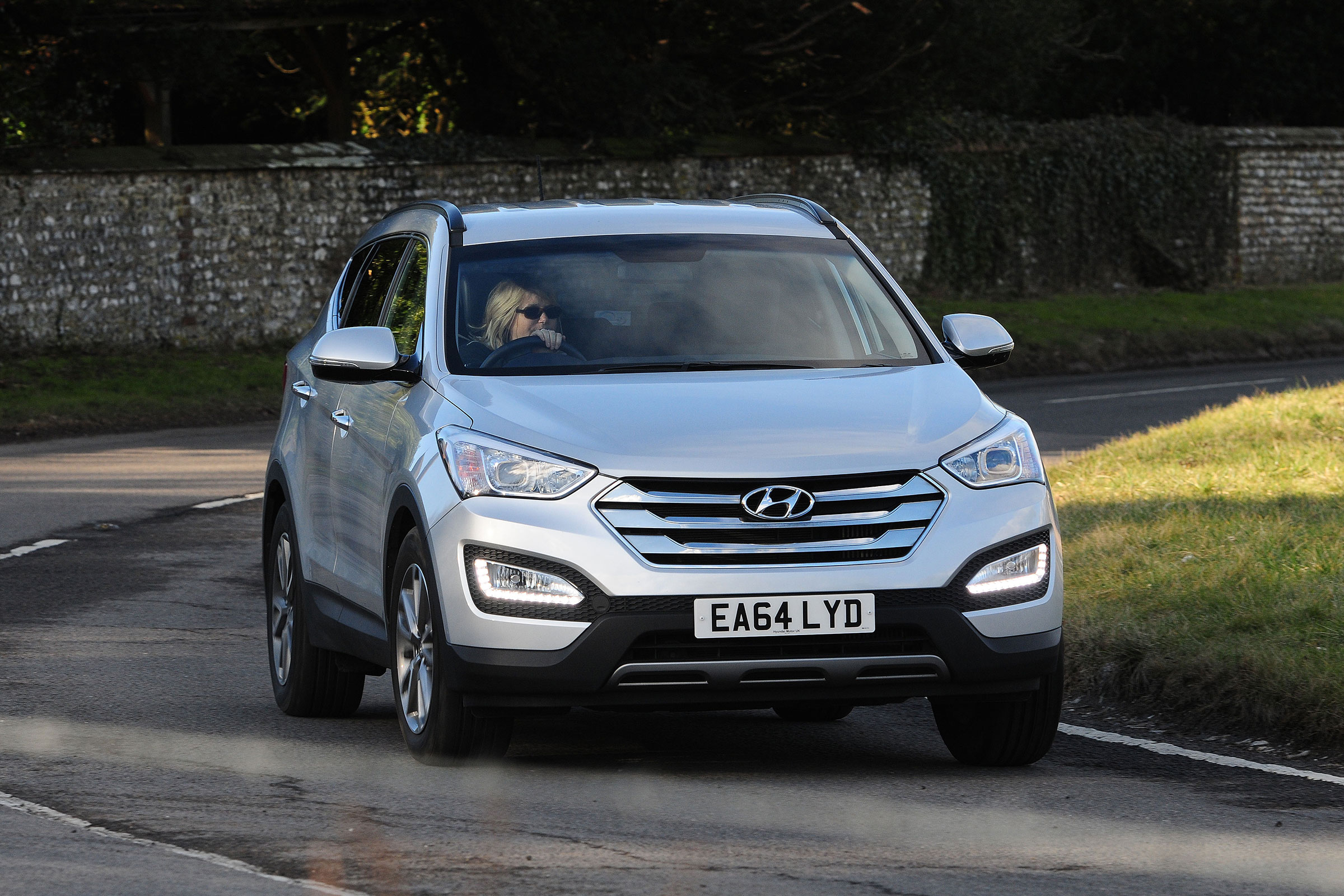 Hyundai Santa Fe - front cornering