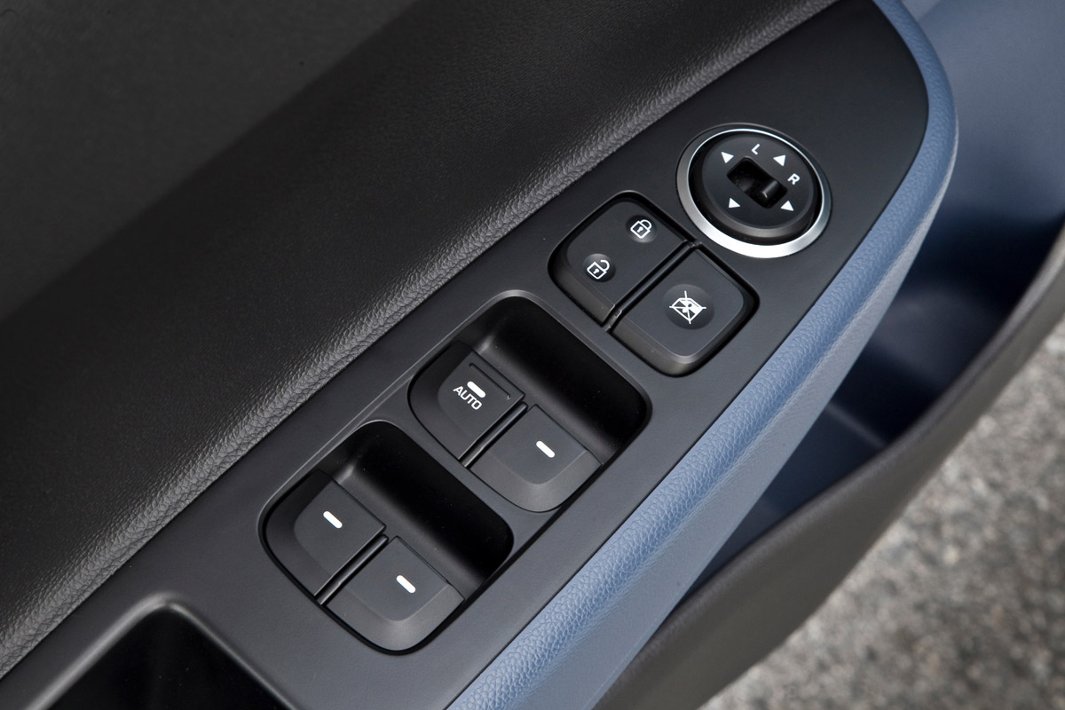Hyundai i10 1.2 Premium door controls