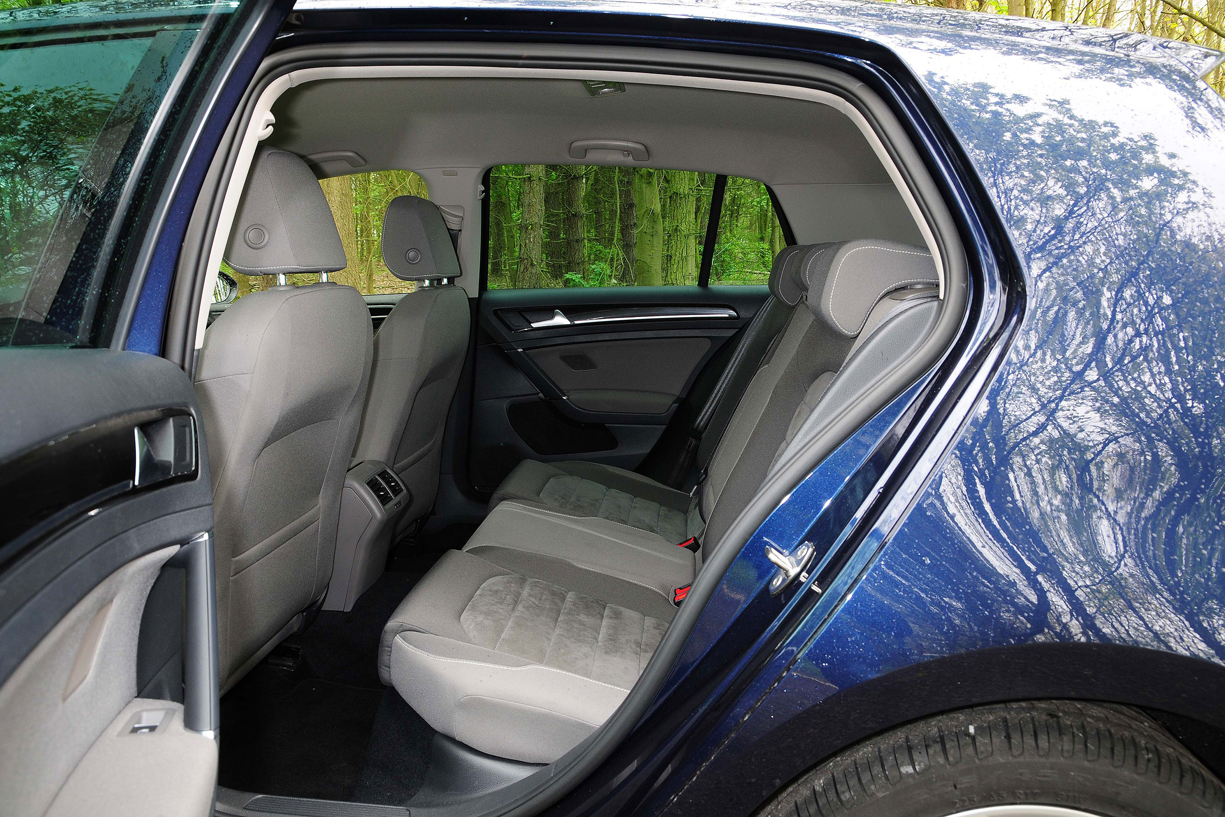 VW Golf - rear seats