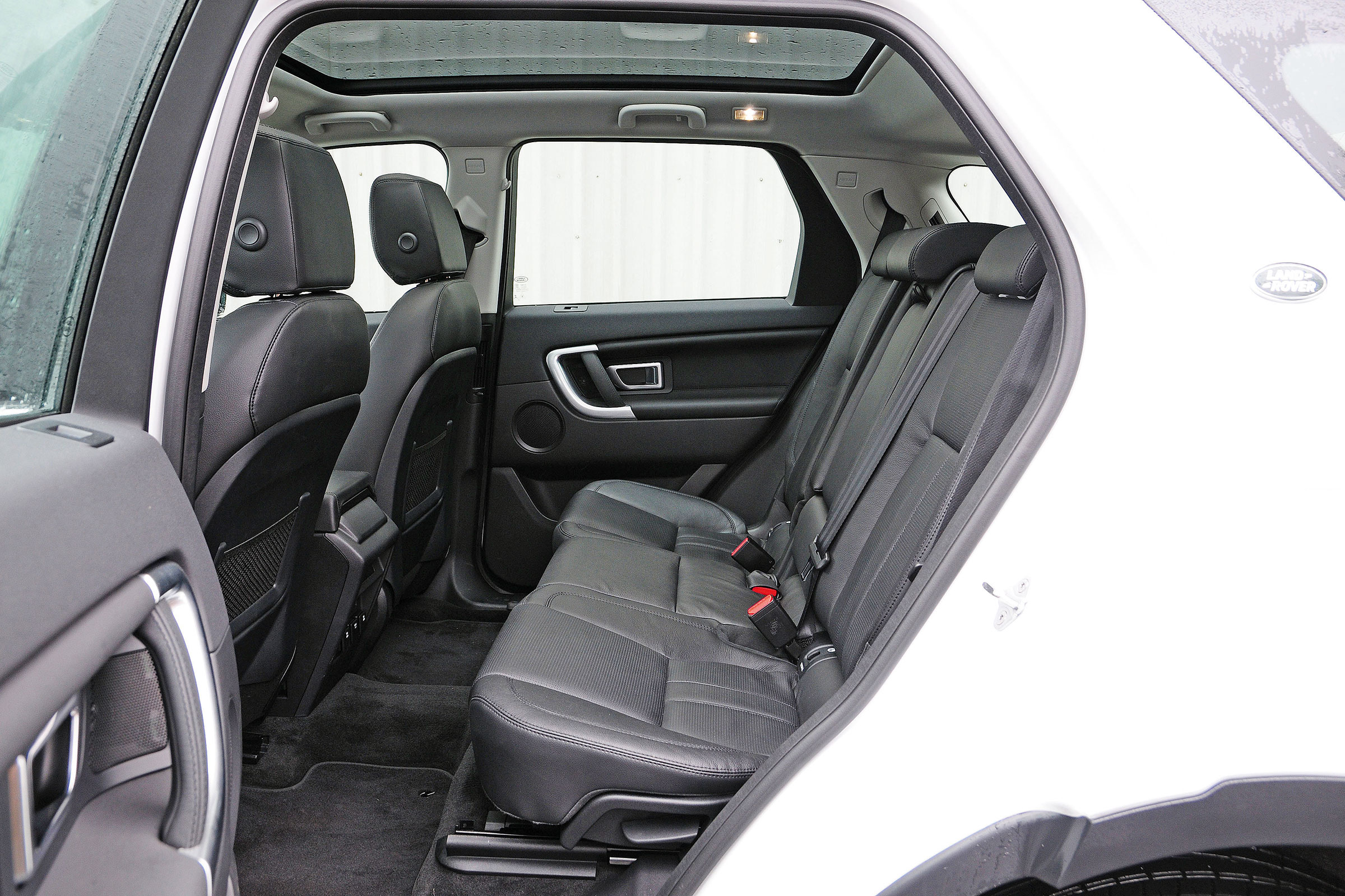Land Rover Discovery Sport - rear seats