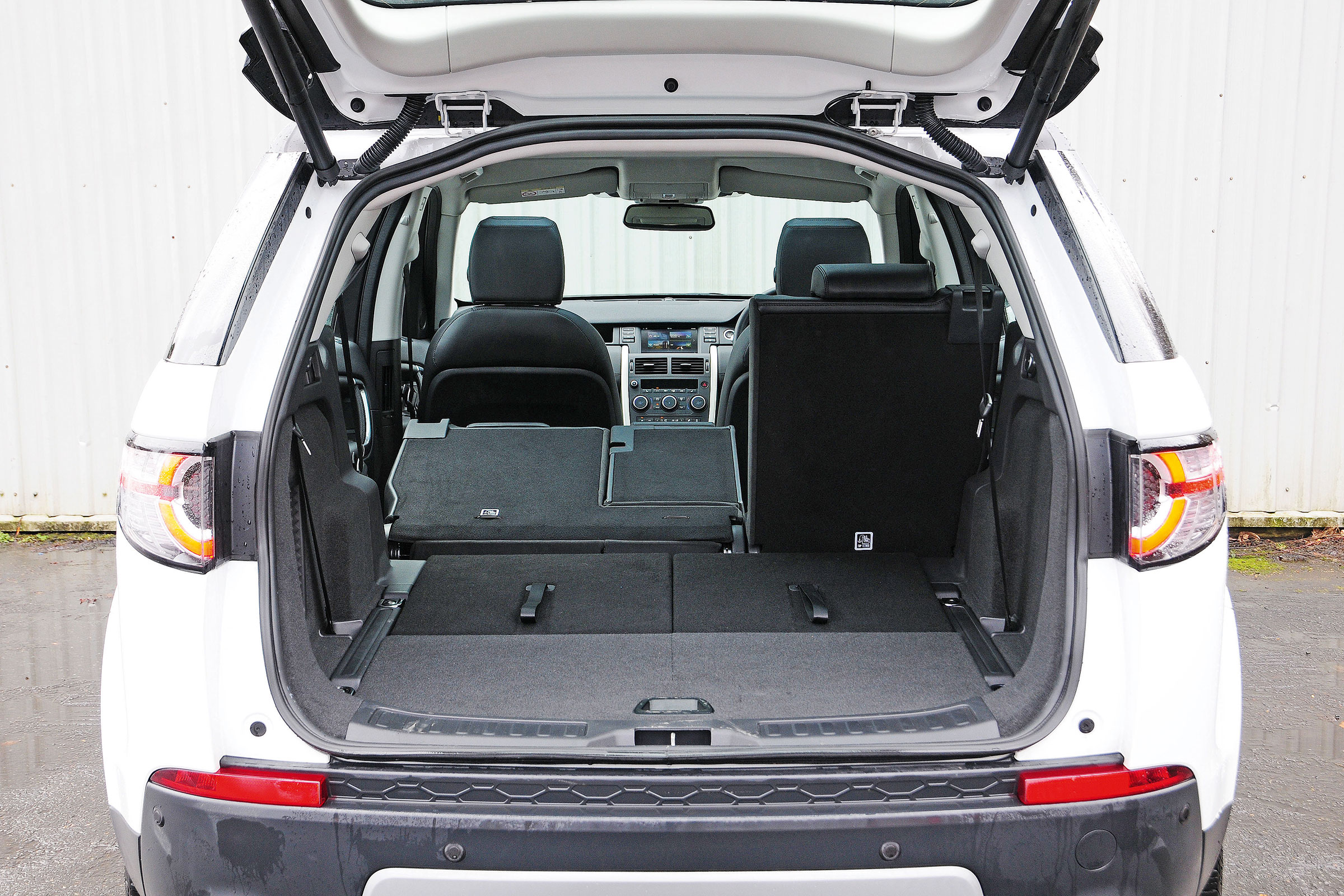 Land Rover Discovery Sport - boot