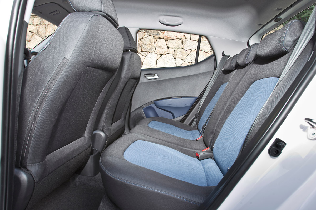 Hyundai i10 1.2 Premium rear seats