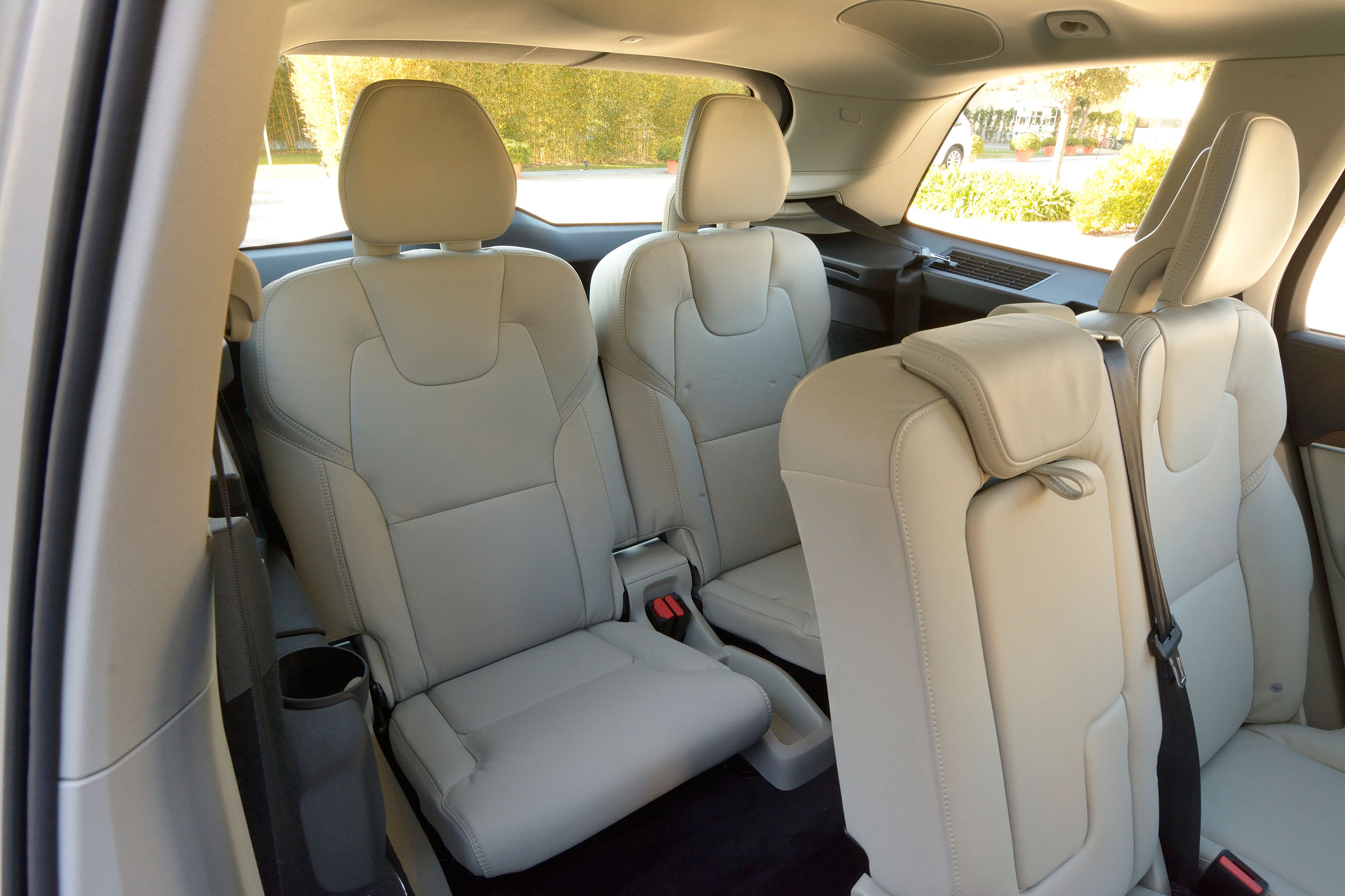 Volvo XC90 2015 - rear seats