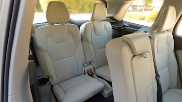 Volvo XC90 2015 - rear seats