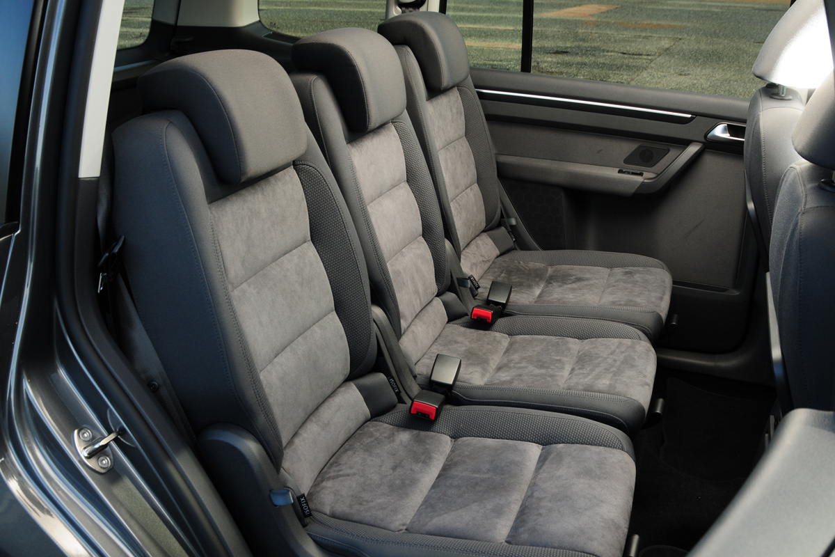Volkswagen Touran middle row