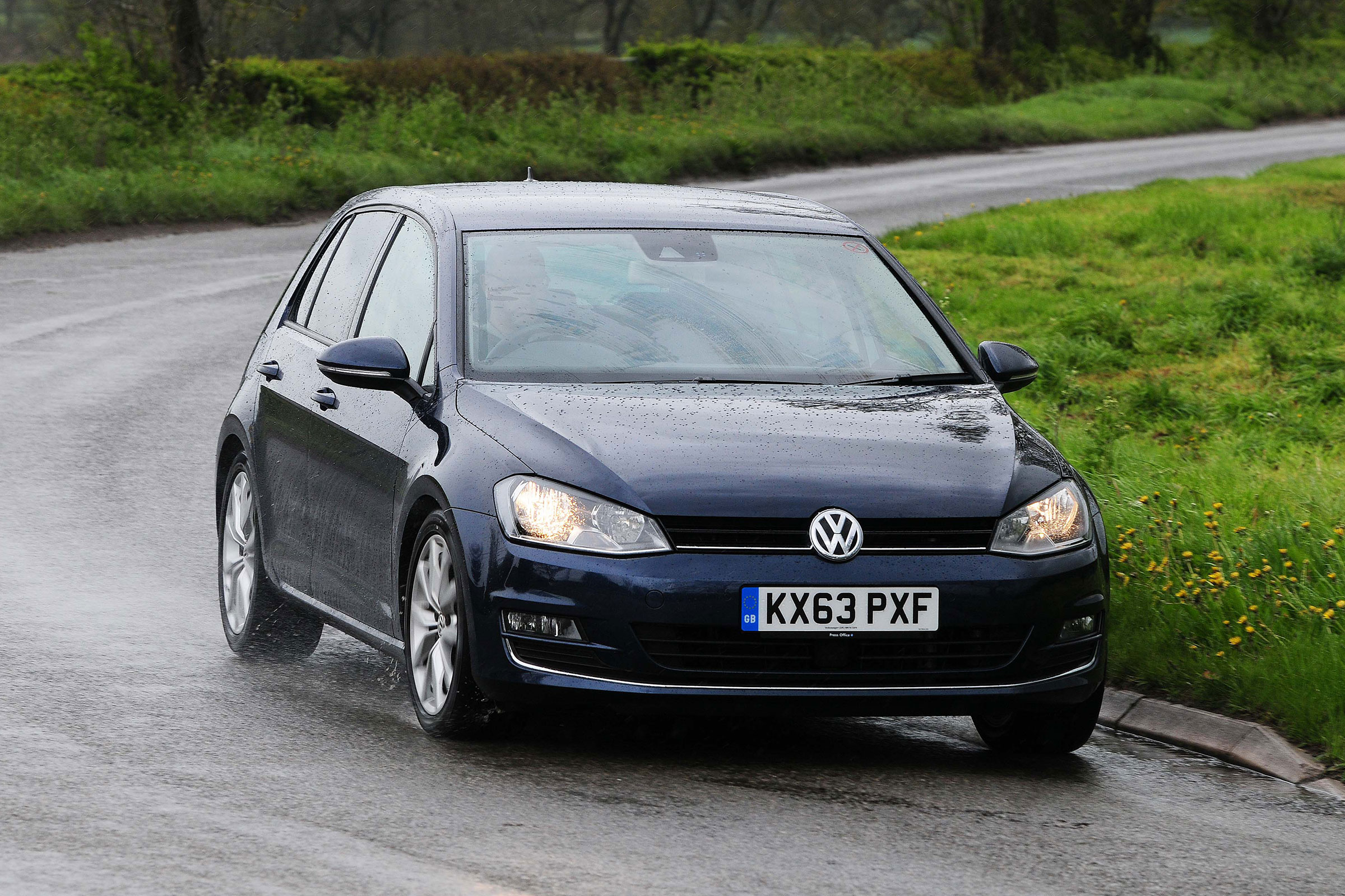 VW Golf - front cornering
