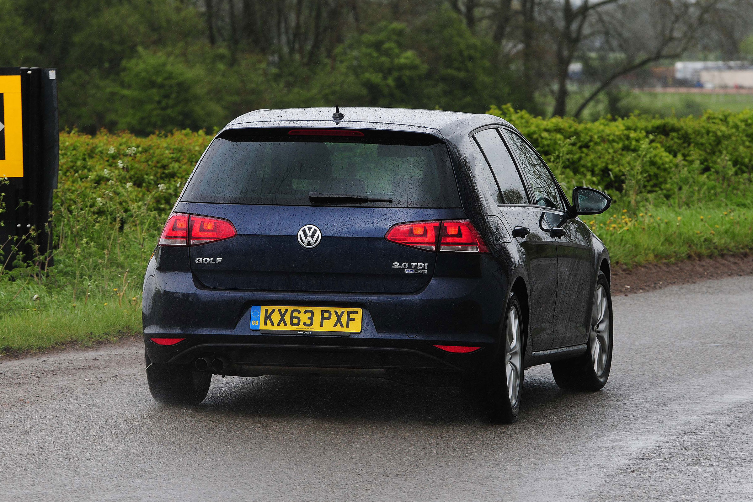 VW Golf - rear cornering