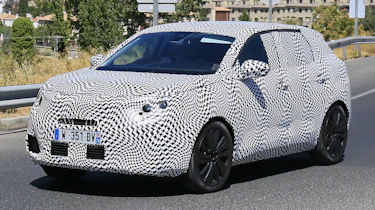 2017 Peugeot 3008 spies front side