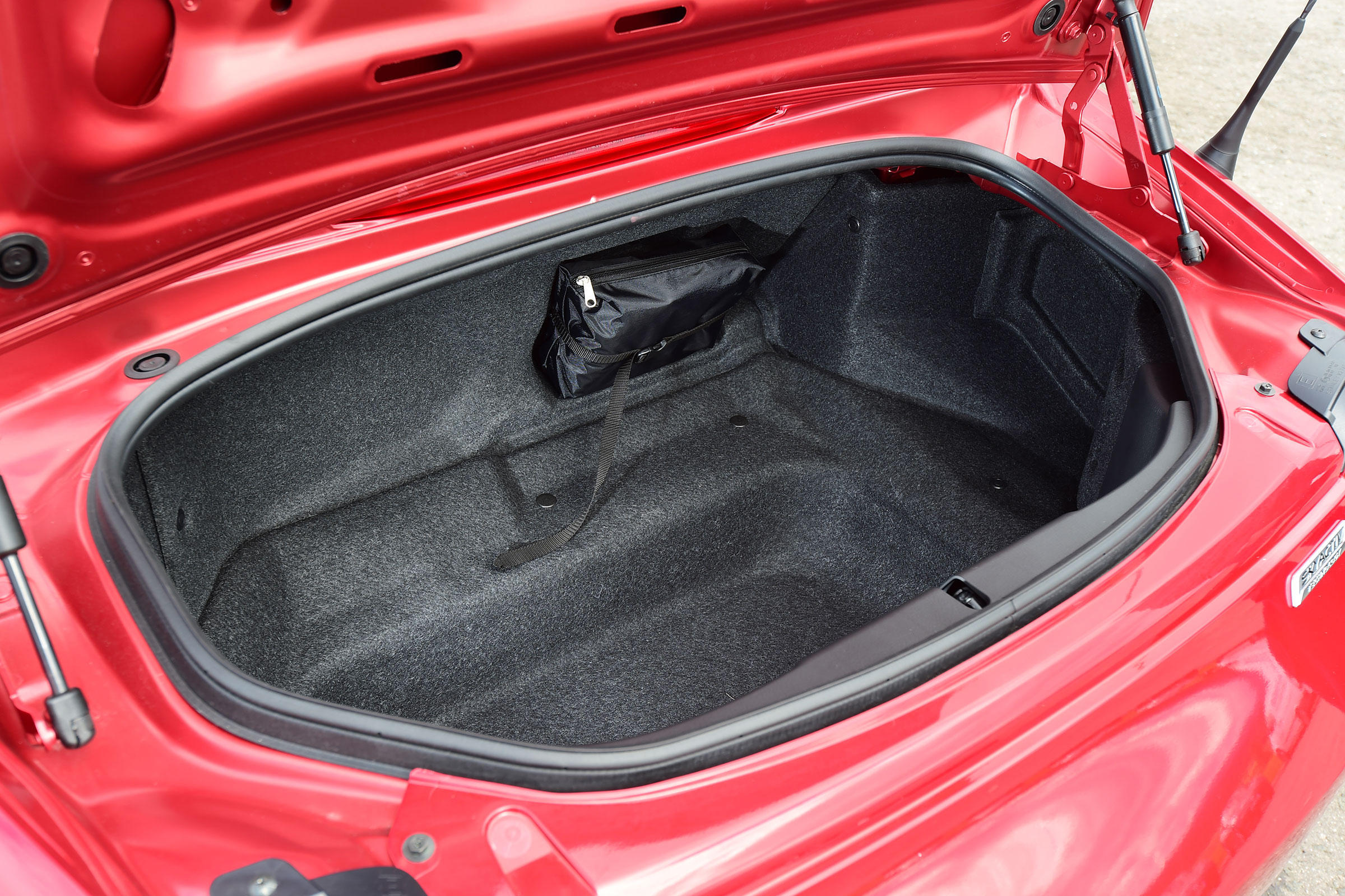 Mazda MX-5 - boot
