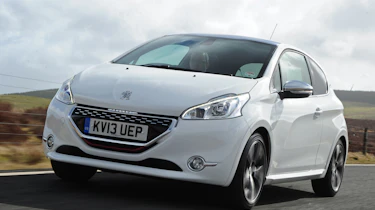 Peugeot 208 GTi front tracking