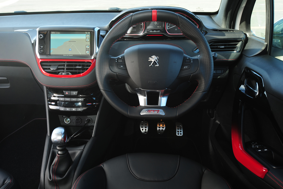 Peugeot 208 GTi interior