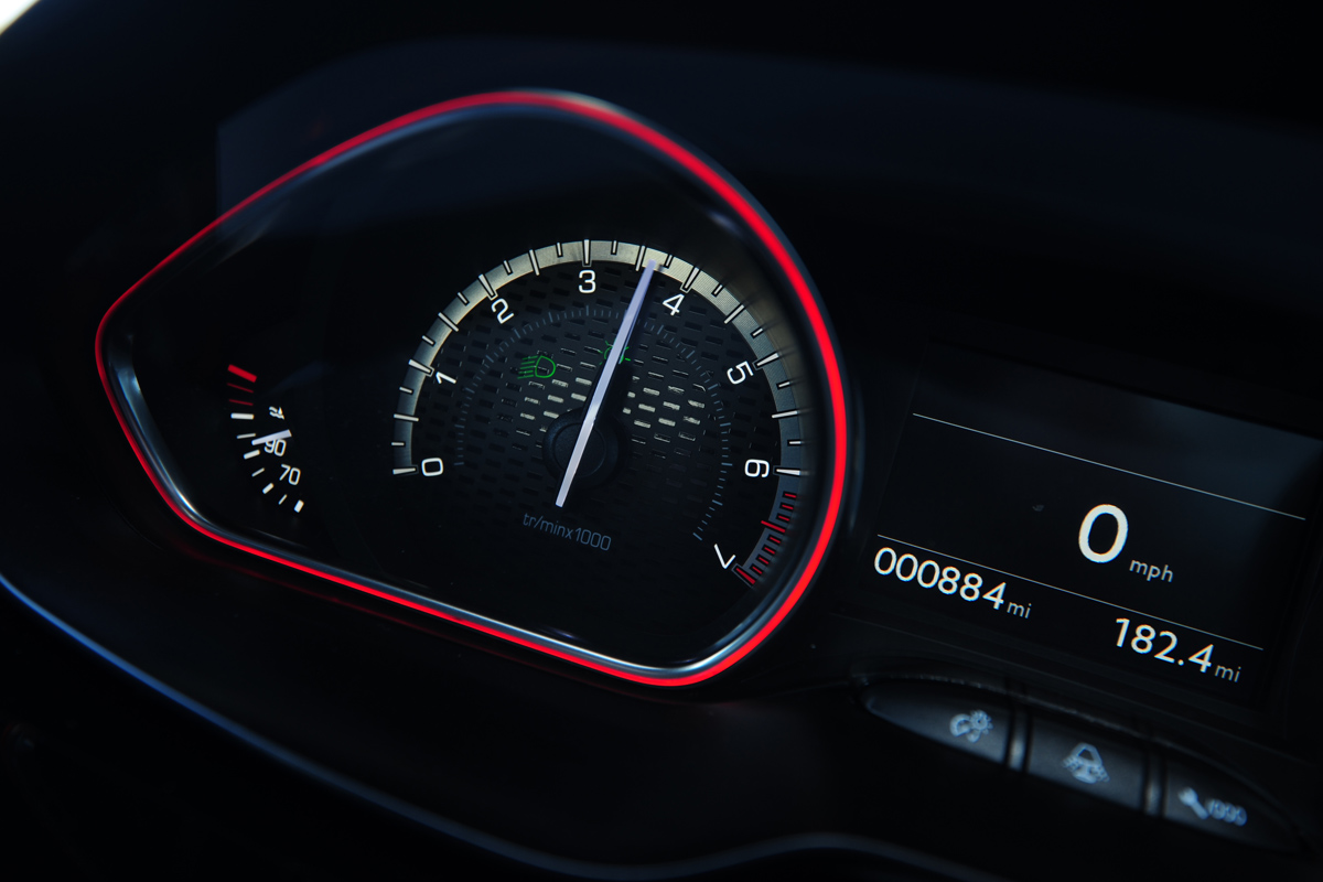 Peugeot 208 GTi dials