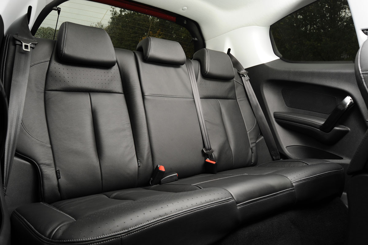 Peugeot 208 rear seats