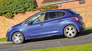 Peugeot 208 panning
