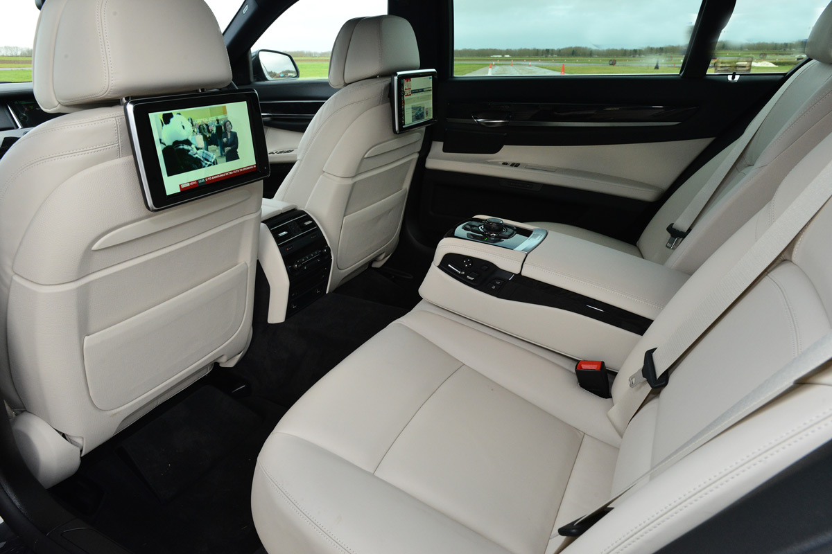 BMW 320i xDrive rear seats