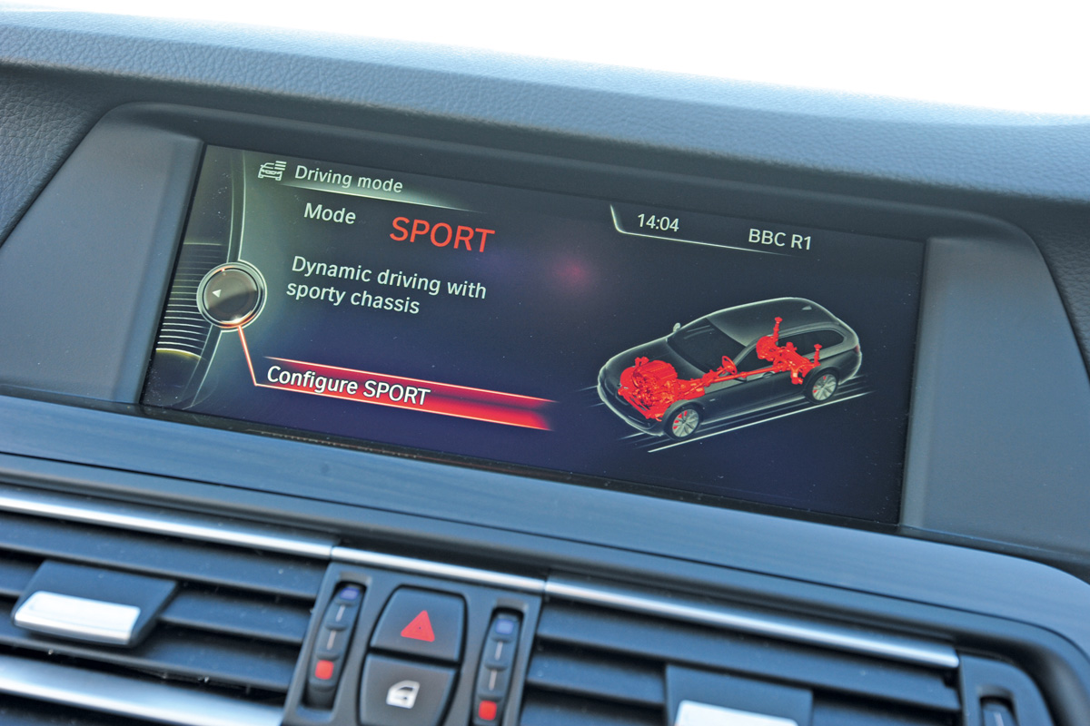 BMW 5 Series Touring screen detail