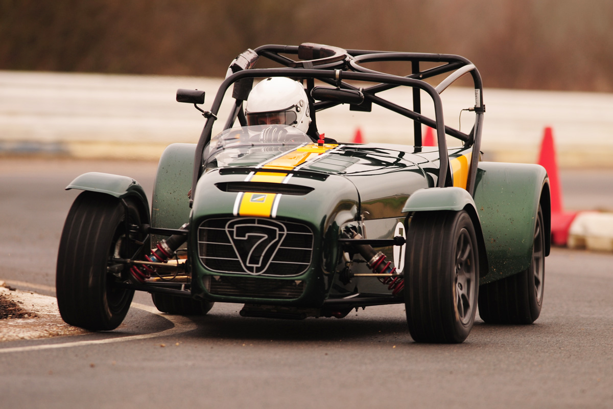 Caterham R600 front cornering