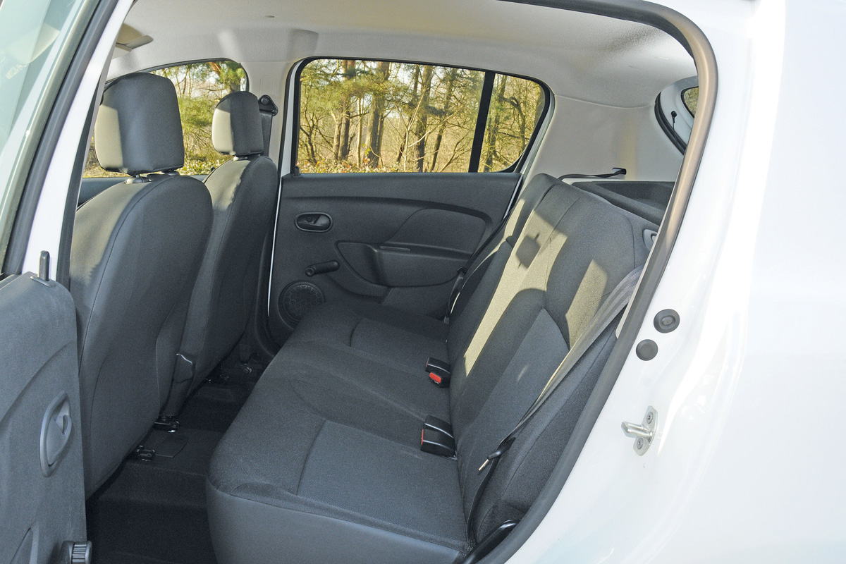 Dacia Sandero Access rear seats
