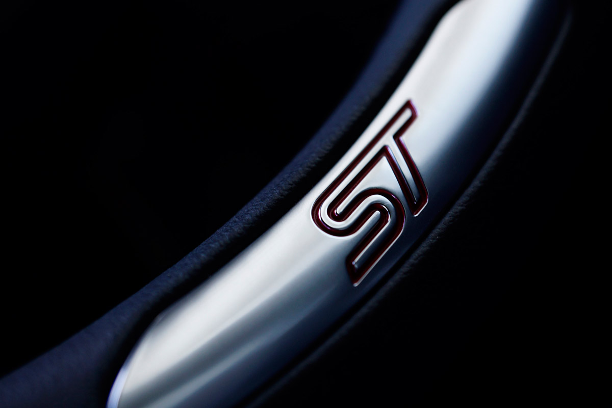 Ford Focus ST steering wheel badge