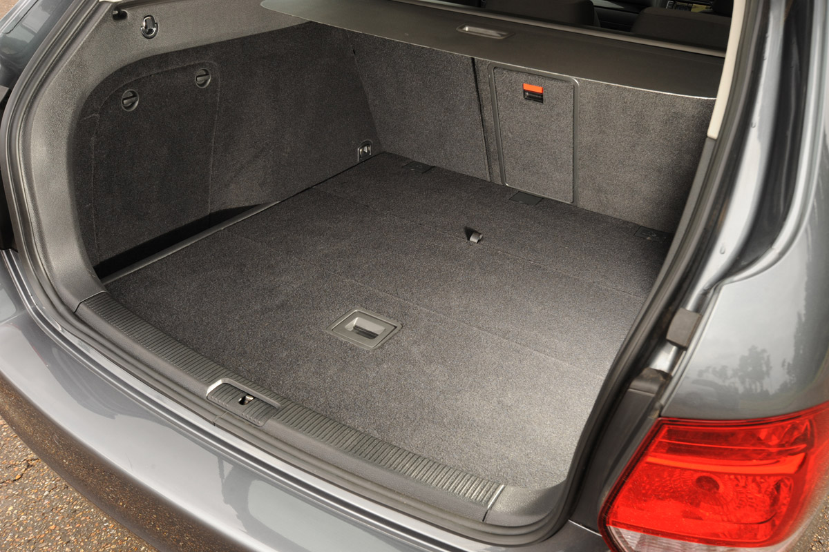 Volkswagen Golf Estate boot