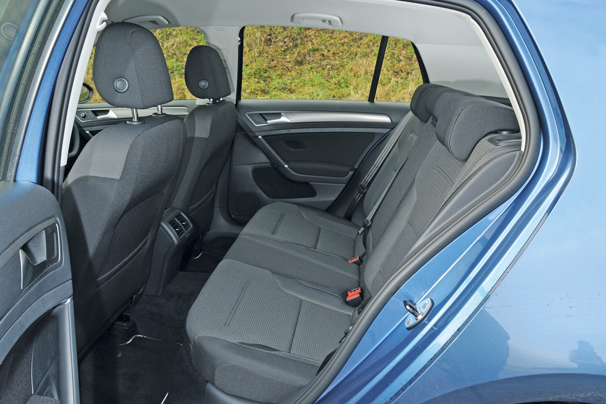 Volkswagen Golf 1.6 TDI SE rear seats