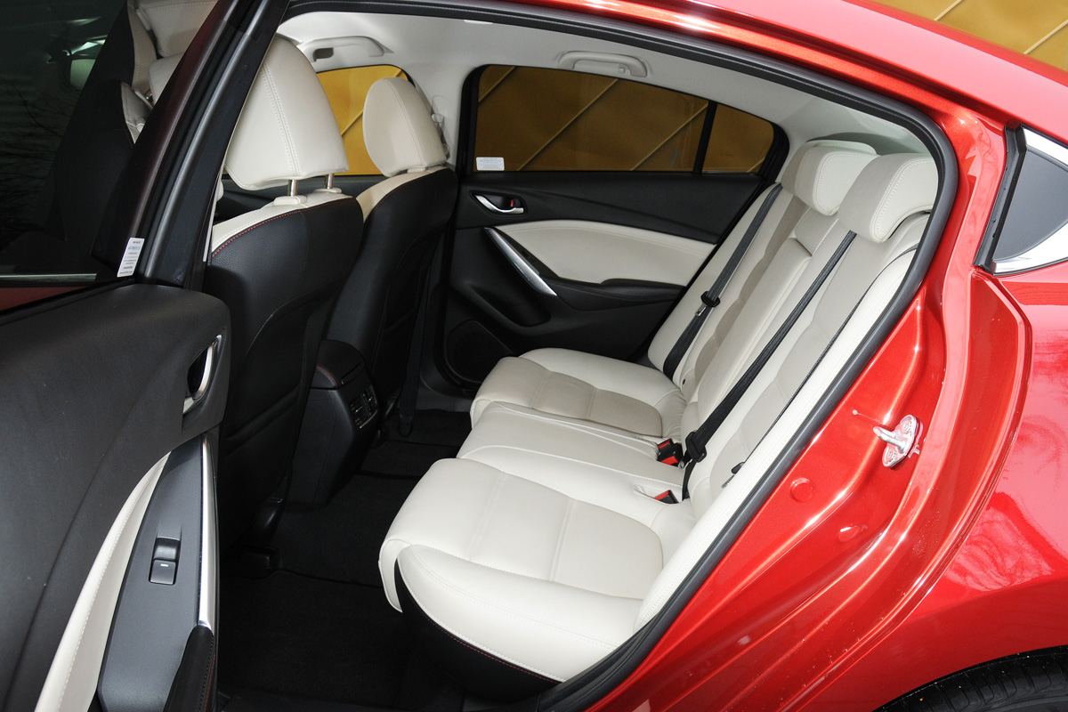 Mazda 6 2.2D Sport rear seats